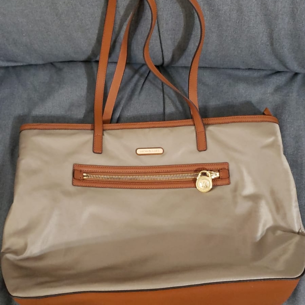 Michael Kors Handbag - Picture 1 of 3